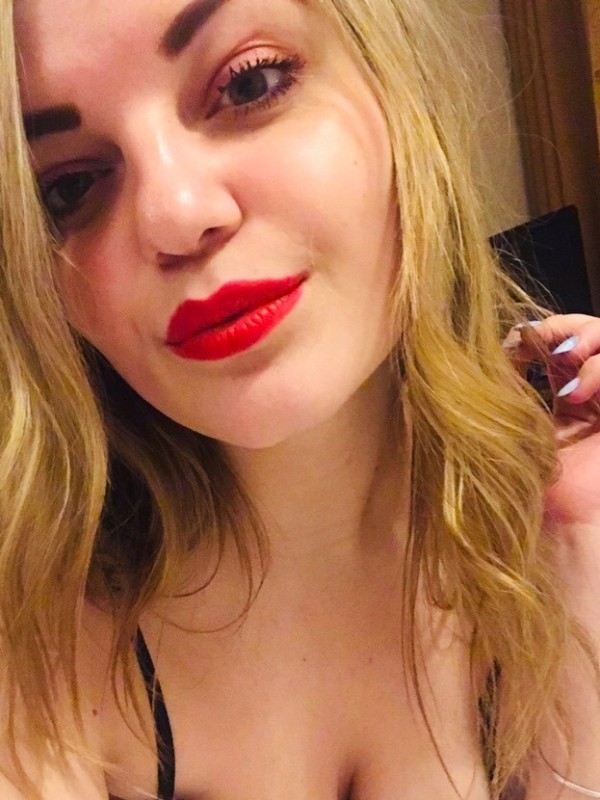 Надежда привлекательная девушка из Дебальцева цена от 3500 руб