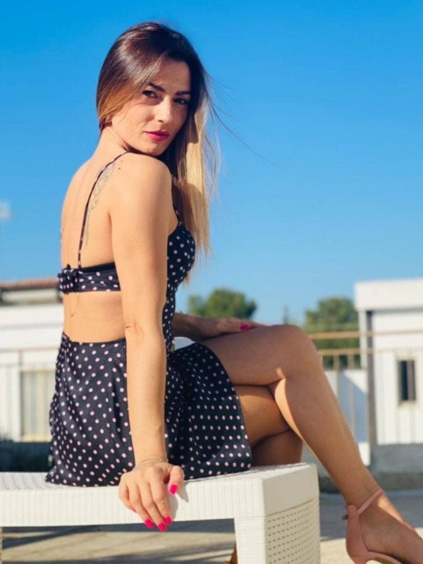 Оксана привлекательная девушка из Дебальцева цена от 3500 руб