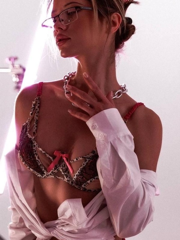 Мила привлекательная девушка из Дебальцева цена от 6000 руб